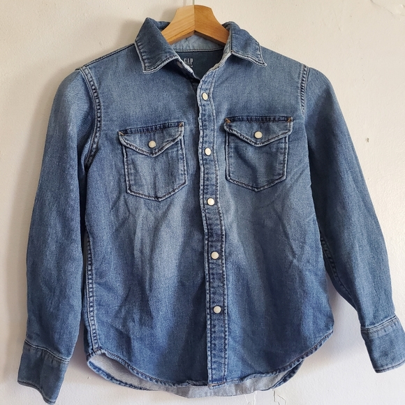 Gap kids light washed shirt size Medium. - Picture 2 of 7